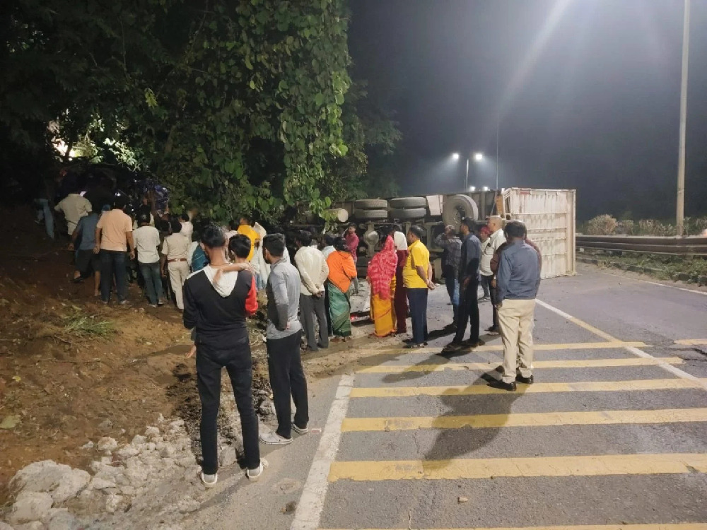 Jharkhand Accident : तेज रफ्तार कंटेनर ने चुट्टूपालू घाटी में कार को मारी टक्कर, महिला समेत 2 की मौत