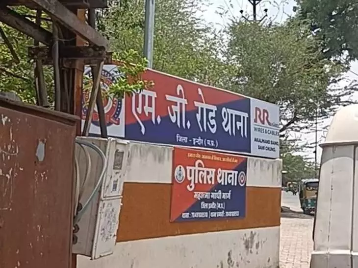 42074-n32jug1791737275 MP Crime : ज्वैलरी शॉप के मैनेजर से धोखाधड़ी, रील बनाने के बहाने 10 लाख रुपये लेकर फरार हुई महिला