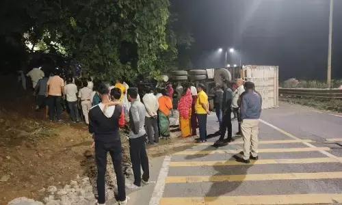 Jharkhand Accident : तेज रफ्तार कंटेनर ने चुट्टूपालू घाटी में कार को मारी टक्कर, महिला समेत 2 की मौत
