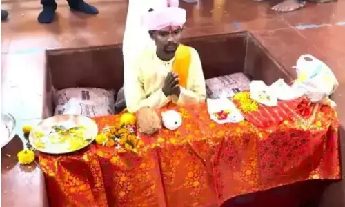 Bastar Dussehra Jogi Bithai: 4 फीट गहरे कुंड में 9 दिन की तपस्या पर बैठे दौलत सिरहा, जानें क्यों निभाई जाती है बस्तर दशहरा में जोगी बिठाई की रस्म