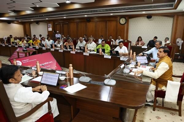 MP Cabinet : मोहन कैबिनेट के बड़े फैसले : सोयाबीन किसानों को भावांतर का लाभ, जबलपुर-इंदौर इकोनॉमिक कॉरिडोर को मंजूरी