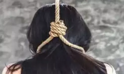 CG News : धमकी और प्रताड़ना से तंग आकर युवती ने लगाई फांसी, सुसाइड नोट बरामद, पुलिस जांच में जुटी CG News : धमकी और प्रताड़ना से तंग आकर युवती ने लगाई फांसी, सुसाइड नोट बरामद, पुलिस जांच में जुटी