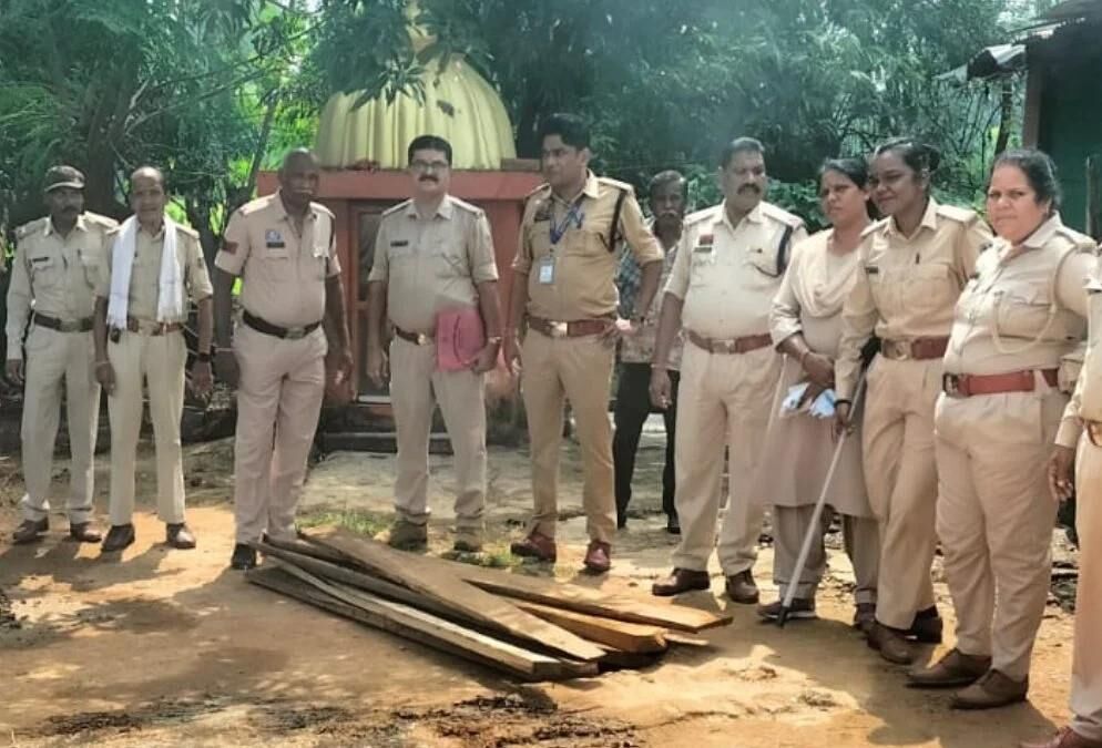 CG News : पुलिस और वन विभाग की टीम ने दी दबिश, पूर्व सरपंच के बेटे के कब्जे से सागौन के 31 नग जब्त