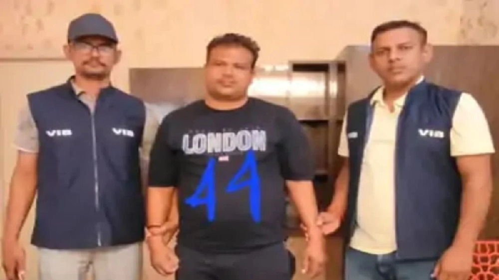 Bihar News : बक्सर में 50 हजार की रिश्वत लेते दरोगा गिरफ्तार, केस में मदद और पैरवी के नाम पर मांग रहा था रकम