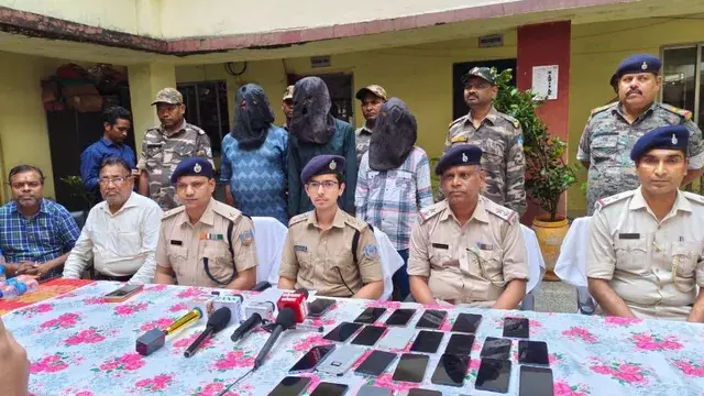 42384-untitled Jharkhand Crime : इलेक्ट्रॉनिक दुकान से मोबाइल पार करने वाले तीन आरोपी नेपाल से गिरफ्तार, 21 फोन बरामद