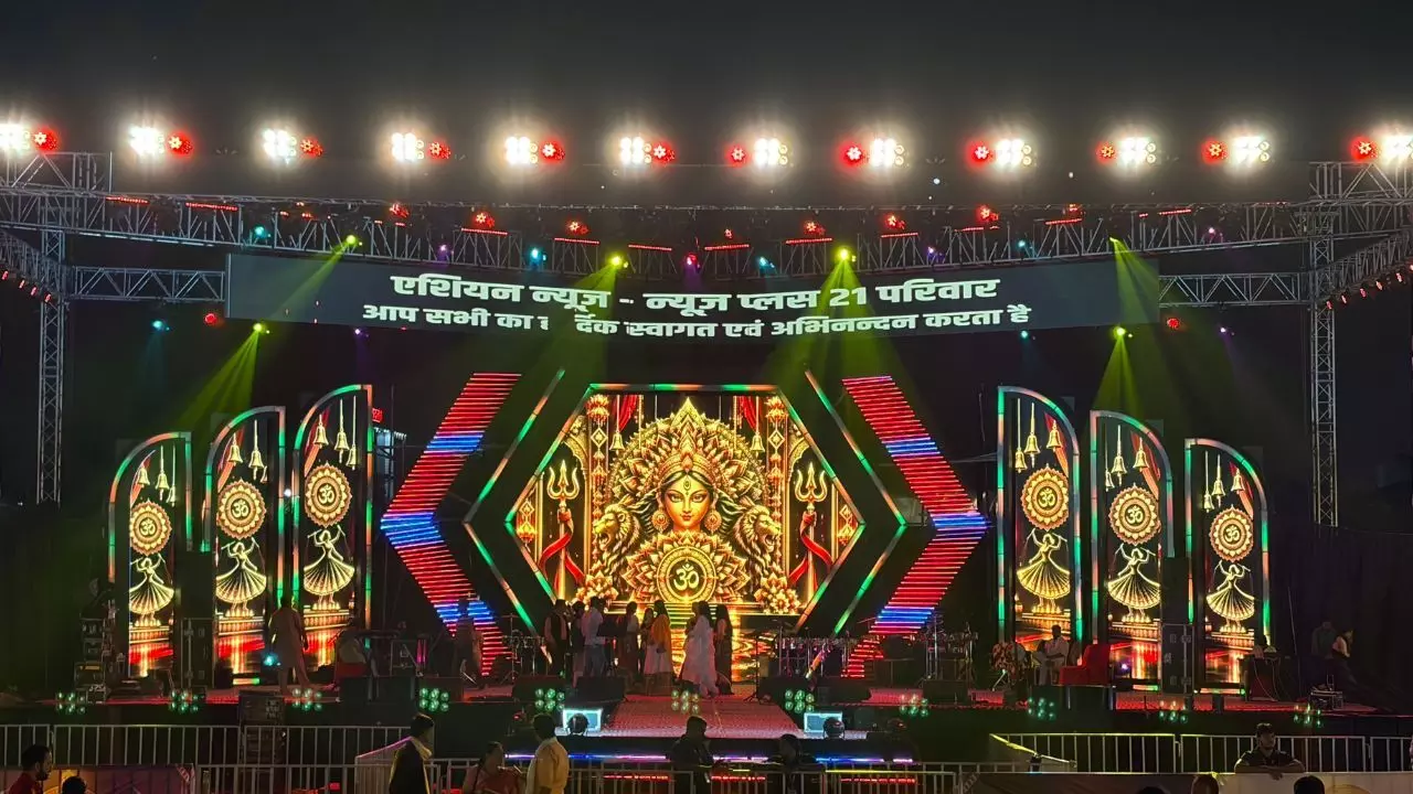 42391-asian-news-raas-garba Asian News के Raas Garba में जमा बॉलीवुड का रंग, रायपुरियन के साथ गरबा में मौजूद हैं बॉलीवुड की सेलिब्रिटी श्रेया कालरा, रामबाग में बेकाबू हो रही भीड़, एशियन न्यूज पर देखें लाइव