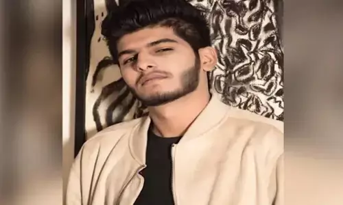 CG Crime : 25 करोड़ की रंगदारी मामले में फरार शोएब ढेबर पर 15 हजार का इनाम, गिरफ्तारी के लिए पुलिस की तलाश तेज CG Crime : 25 करोड़ की रंगदारी मामले में फरार शोएब ढेबर पर 15 हजार का इनाम, गिरफ्तारी के लिए पुलिस की तलाश तेज