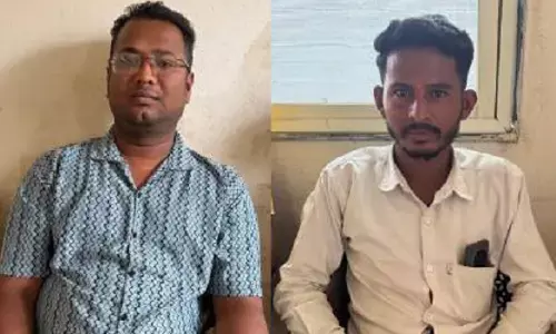 MP News : माकड़ोन उपमंडी में रिश्वतखोरी का आरोप, 4 हजार रुपये लेते उपनिरीक्षक और सहायक कर्मचारी लोकायुक्त के हत्थे चढ़े MP News : माकड़ोन उपमंडी में रिश्वतखोरी का आरोप, 4 हजार रुपये लेते उपनिरीक्षक और सहायक कर्मचारी लोकायुक्त के हत्थे चढ़े