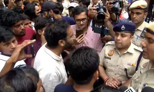 CJP Protest: तिरंगा मार्च से पहले अभिजीत दिपके हिरासत में, कनॉट प्लेस में सुरक्षा कड़ी; सेंट्रल पार्क बंद करने पर SC में सुनवाई