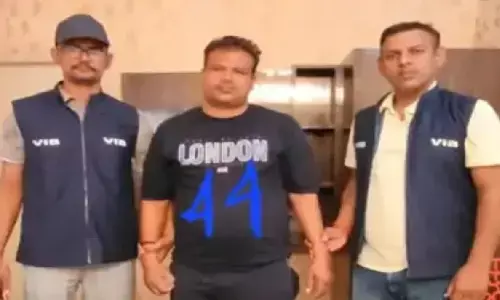 Bihar News : बक्सर में 50 हजार की रिश्वत लेते दरोगा गिरफ्तार, केस में मदद और पैरवी के नाम पर मांग रहा था रकम