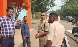 Jharkhand Crime : बैंक से ATM तक कैश पहुंचाने निकला कर्मचारी बना लूट का शिकार, बाइक से गिराकर 21.40 लाख लेकर भागे बदमाश