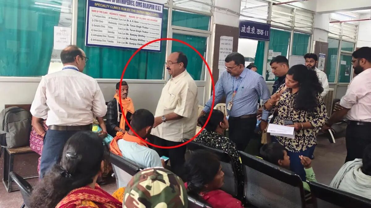 Deputy CM Arun Sao Injured: लोरमी में कार्यक्रम के दौरान डिप्टी सीएम अरुण साव हुए चोटिल, पैर में बांधा गया प्लास्टर, कार्यक्रम रद्द