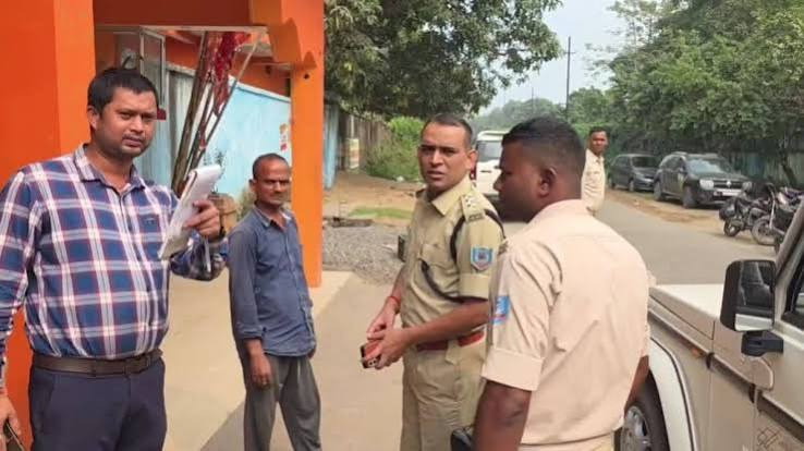 Jharkhand Crime : बैंक से ATM तक कैश पहुंचाने निकला कर्मचारी बना लूट का शिकार, बाइक से गिराकर 21.40 लाख लेकर भागे बदमाश