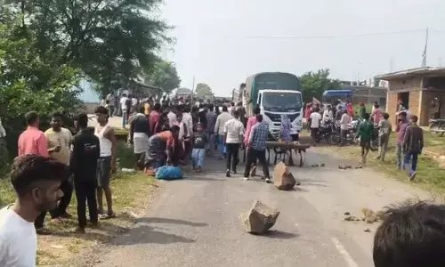 CG Accident : गिट्टी लोड ट्रैक्टर ने स्कूटी सवार महिला को कुचला, हुई मौत, ग्रामीणों ने किया चक्काजाम