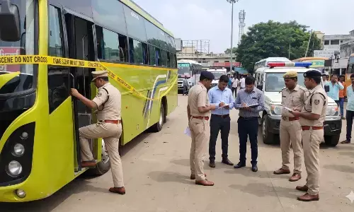 Raipur City News: अंतरराज्यीय बस स्टैंड पर खड़ी बस में फंदे से लटका मिला कंडक्टर का शव, मचा हड़कंप