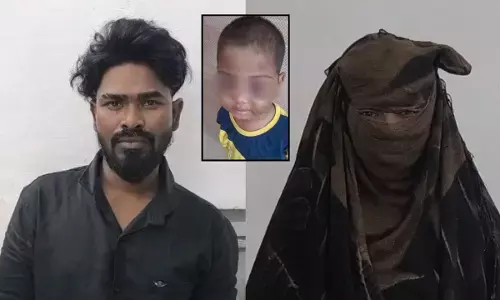 Raipur City News : मासूम को बेरहमी से पीटा, सिगरेट से दागा, सौतेले पिता और मां गिरफ्तार