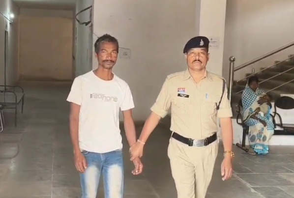 CG Crime : पत्नी के चरित्र पर था शक, मोबाइल पर बात करने को लेकर हुआ विवाद, पति ने डंडे से पीटकर की हत्या