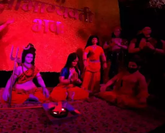 42512-6789 Sangharsh Club Durga Utsav Raipur: संघर्ष क्लब दुर्गा उत्सव के पंडाल में शिव-शक्ति स्वरूप में विराजी हैं मां दुर्गा, महाआरती में भक्तों का रैला, जानिए रायपुर के इस भव्य पंडाल के 50 सालों का समृद्ध इतिहास