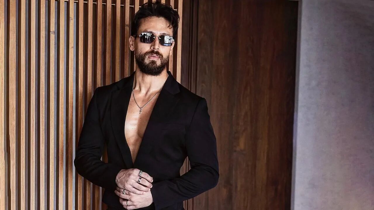 Tiger Shroff Firing: टाइगर श्रॉफ पर मुंबई में फायरिंग, बाइक सवारों ने जुहू में 5 राउंड गोलियां दागीं, जानें अब किस हाल में हैं एक्टर