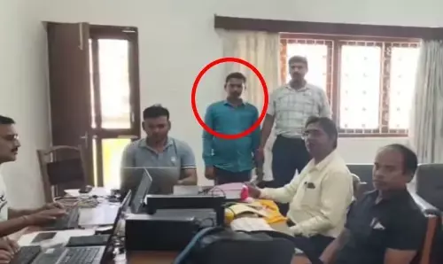 MP News : सफाईकर्मी की हाजिरी लगाने के बदले मांगी रिश्वत, 2 हजार रुपये लेते नगर निगम का सुपरवाइजर गिरफ्तार