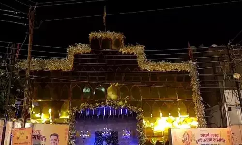 Sangharsh Club Durga Utsav Raipur: संघर्ष क्लब दुर्गा उत्सव के पंडाल में शिव-शक्ति स्वरूप में विराजी हैं मां दुर्गा, महाआरती में भक्तों का रैला, जानिए रायपुर के इस भव्य पंडाल के 50 सालों का समृद्ध इतिहास