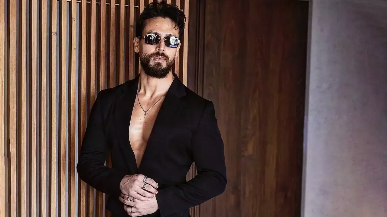 Tiger Shroff Firing: टाइगर श्रॉफ पर मुंबई में फायरिंग, बाइक सवारों ने जुहू में 5 राउंड गोलियां दागीं, जानें अब किस हाल में हैं एक्टर