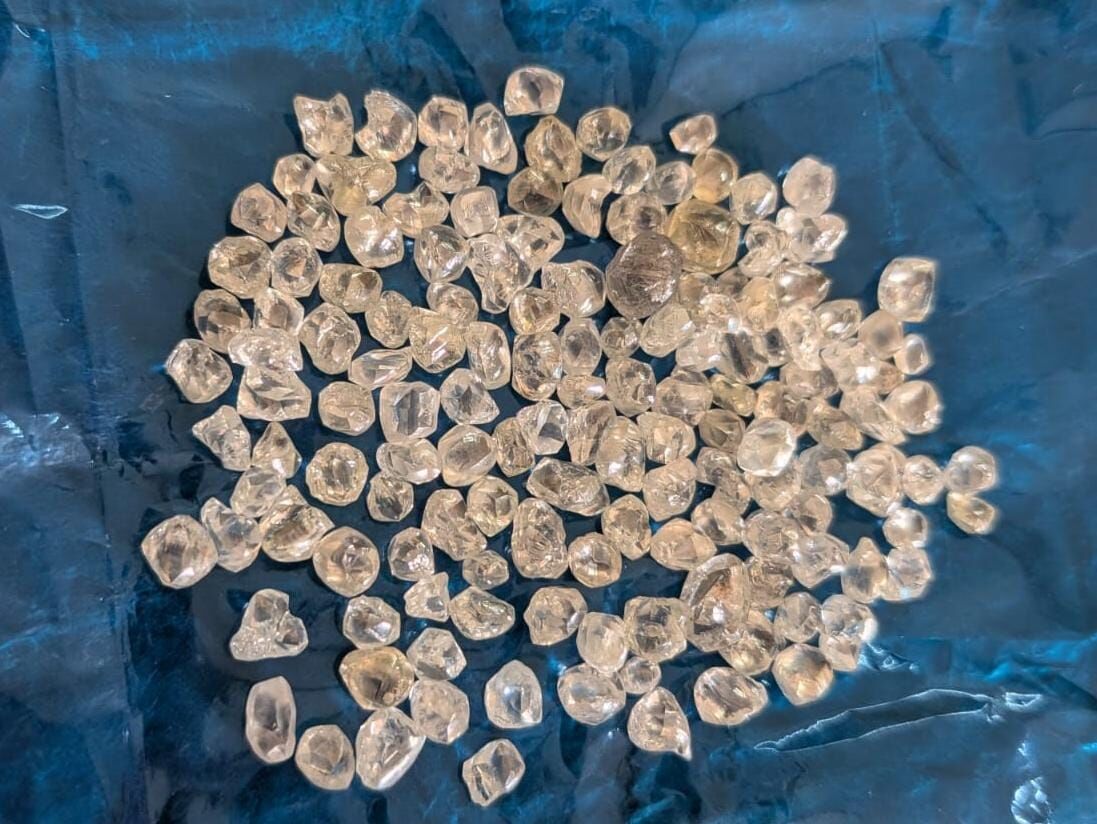 CG News : पायलीखंड खदान से हीरे चुराकर बेचने निकला आरोपी गिरफ्तार, 146 नग हीरे जब्त