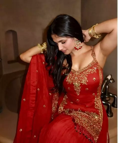 42633-asian-news-raas-garba-2026-season-4 Asian News Raas Garba की आखिरी शाम आज, टीवी एक्ट्रेस आकांक्षा चमोला के साथ जमेगा गरबा, आज चूके तो फिर अगले सीजन का इंतजार! ग्रैंड फिनाले में परिवार संग पहुंचें रामबाग