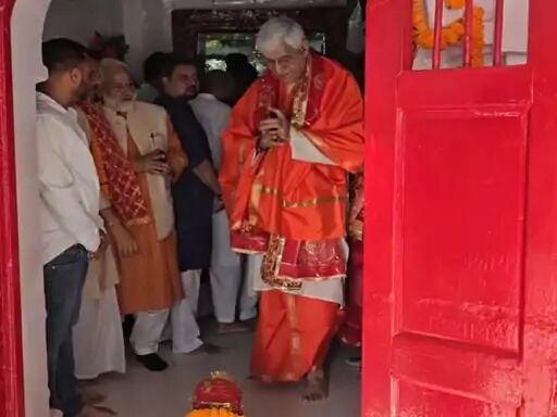 Ambikapur Mahamaya Temple: अंबिकापुर महामाया मंदिर में सरगुजा राजपरिवार के मुखिया टीएस सिंहदेव ने की संधि पूजा, जानें क्यों दो घंटे बंद रहा मंदिर