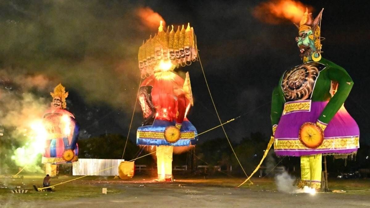 Raipur Dussehra 2026: WRS मैदान में जलेगा 101 फीट का रावण, ट्रेनें चलेंगी धीमी, सुरक्षा के कड़े इंतजाम