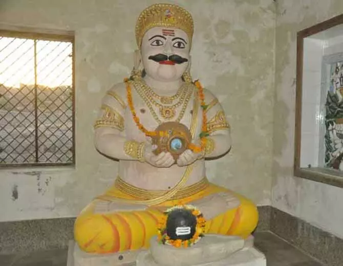 42686-8 Dussehra 2026 : भारत के इन शहरों और गांवों में नहीं जलाया जाता रावण का पुतला, कहीं दामाद तो कहीं विद्वान मानकर होती है पूजा
