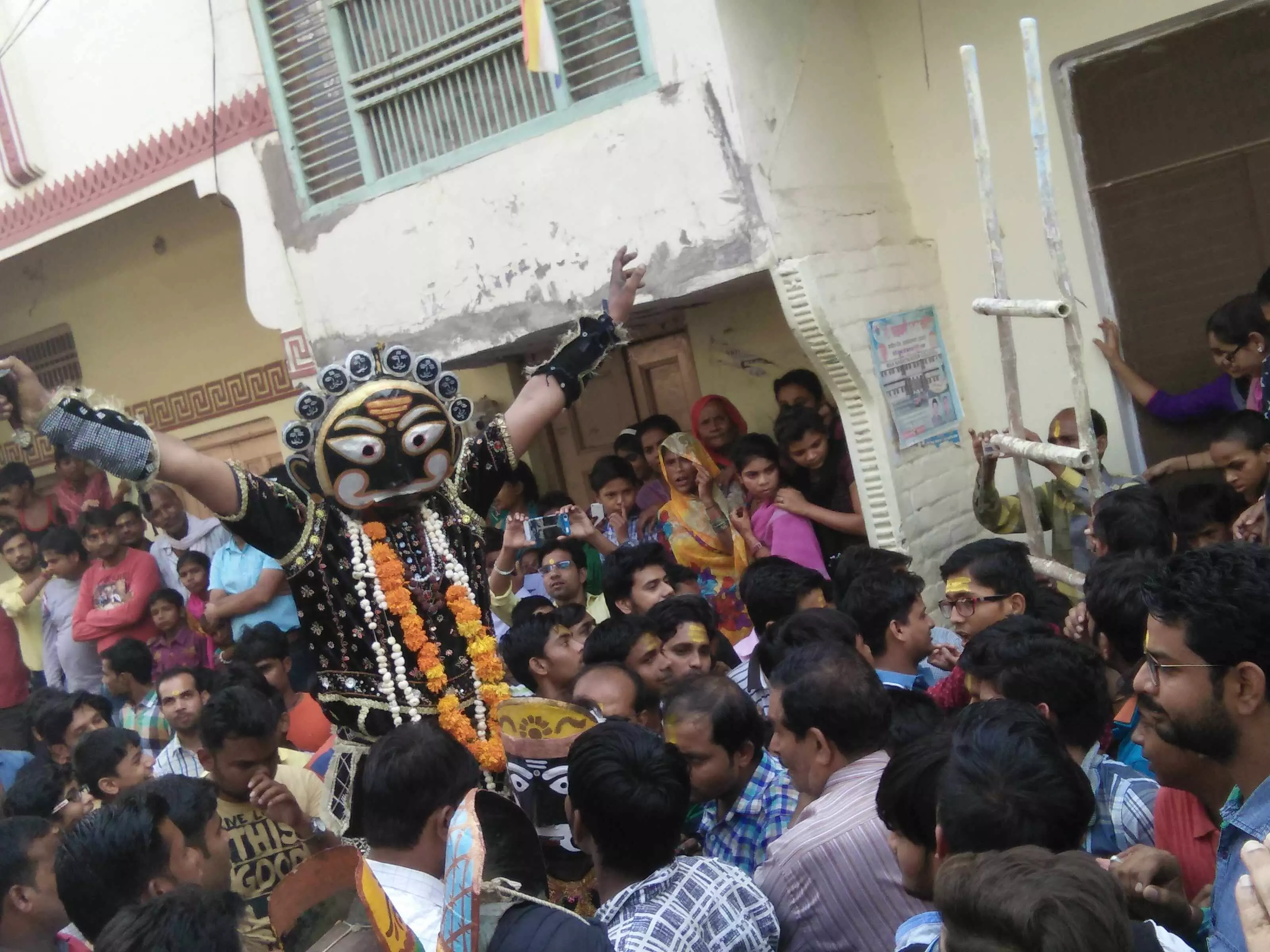 42687-10 Dussehra 2026 : भारत के इन शहरों और गांवों में नहीं जलाया जाता रावण का पुतला, कहीं दामाद तो कहीं विद्वान मानकर होती है पूजा