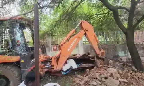 Rajnandgaon Cow Slaughter Case: गोवंश हत्या मामले में बुलडोजर एक्शन, 11 आरोपी गिरफ्तार, अवैध चिकन-मटन सेंटर तोड़े