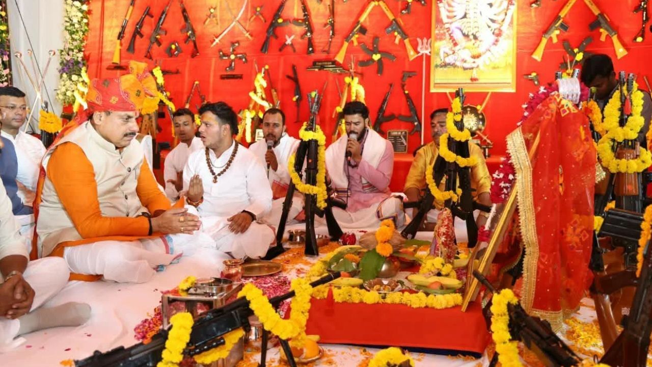 MP : CM डॉ. मोहन यादव ने किया शस्त्र पूजन, कहा- दशहरा असत्य पर सत्य की विजय का प्रतीक