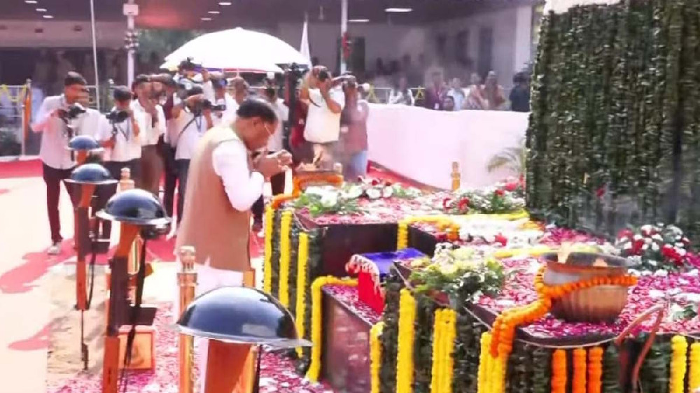 CG News : पुलिस स्मृति दिवस पर CM साय ने शहीद जवानों को दी श्रद्धांजलि, नक्सलवाद के खिलाफ वीरता और बलिदान को किया नमन