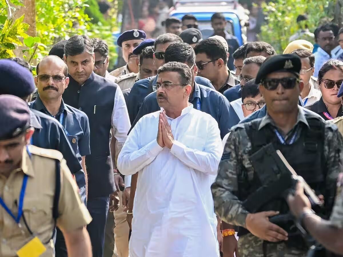 दुर्गा प्रतिमा विसर्जन के लिए 18 IPS अधिकारी तैनात: CM शुभेंदु अधिकारी ने बाबूघाट पहुंचकर तैयारियों का लिया जायजा