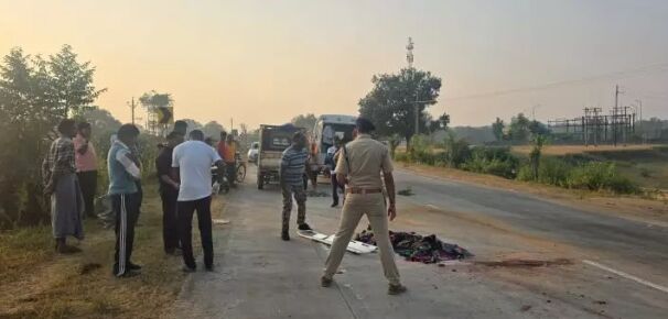 CG Accident : तेज रफ्तार ट्रेलर ने बाइक को मारी टक्कर, दो किशोरों की मौत, दशहरा देखकर लौट रहे थे घर