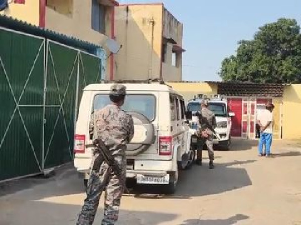Jharkhand News : JMM जिलाध्यक्ष के सुरक्षाकर्मी की संदिग्ध मौत, बंद कमरे में मिला शव, AK-47 से चली थी गोली