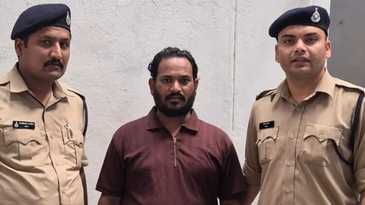 MP Crime : सिंहासा IT पार्क के पास पुलिस की दबिश, 8.93 ग्राम ब्राउन शुगर के साथ तस्कर गिरफ्तार, नशीला पदार्थ और बाइक जब्त