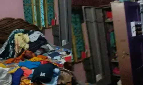 Jharkhand Crime: बंद मकान की बाउंड्री तोड़कर घुसे चोर, सोने की चेन-अंगूठियां और 50 हजार रुपये लेकर फरार