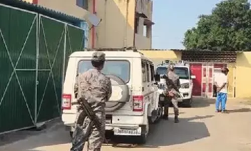 Jharkhand News : JMM जिलाध्यक्ष के सुरक्षाकर्मी की संदिग्ध मौत, बंद कमरे में मिला शव, AK-47 से चली थी गोली Jharkhand News : JMM जिलाध्यक्ष के सुरक्षाकर्मी की संदिग्ध मौत, बंद कमरे में मिला शव, AK-47 से चली थी गोली