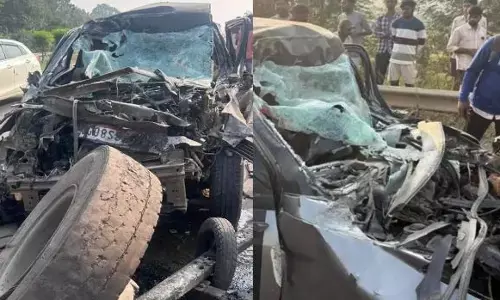 Mahasamund Road Accident: नेशनल हाईवे पर ट्रक के पीछे घुसी कार, दो महिलाओं की मौत, तीन गंभीर