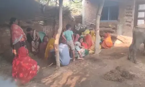 MP Crime : पशुशाला में सो रहा युवक की हत्या, पुरानी रंजिश की आशंका, शव रखकर किया चक्काजाम MP Crime : पशुशाला में सो रहा युवक की हत्या, पुरानी रंजिश की आशंका, शव रखकर किया चक्काजाम