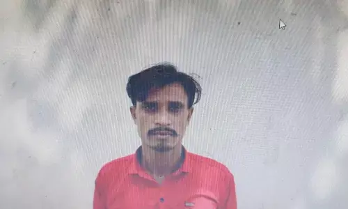 Raipur City News : कोर्ट परिसर से गांजा तस्करी का आरोपी फरार, DRI ने 3.50 करोड़ का माल किया था जब्त Raipur City News : कोर्ट परिसर से गांजा तस्करी का आरोपी फरार, DRI ने 3.50 करोड़ का माल किया था जब्त