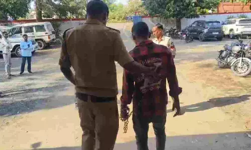 MP Crime : पत्नी की हत्या कर रात भर शव के पास सोता रहा पति, सुबह घर की लिपाई कर मिटाने लगा सबूत, गिरफ्तार