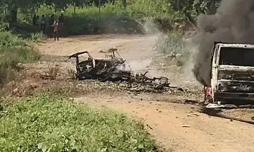 Andhra Pradesh News : सड़क निर्माण स्थल पर पिकअप में लगी आग, धमाके के बाद 5 मजदूरों की मौत