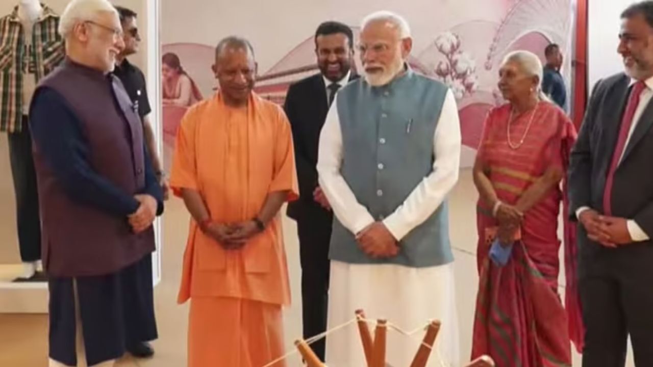 UP : वाराणसी में PM मोदी ने किया अरविंद लिमिटेड के मैन्युफैक्चरिंग प्लांट का उद्घाटन, ₹150 करोड़ का निवेश