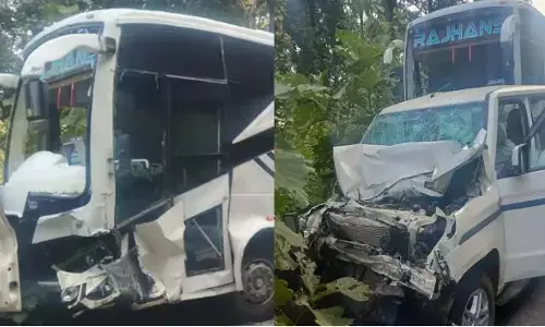 Koriya road accident: कोरिया में राजहंस बस और बोलेरो की भीषण भिड़ंत, महिला की मौत और 4 बच्चों सहित 14 घायल