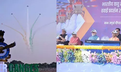 Varanasi Air Show 2026: काशी के आसमान में राफेल, सुखोई और तेजस का दम, PM मोदी ने देखा ‘विंग्स ओवर गंगा’ का भव्य प्रदर्शन