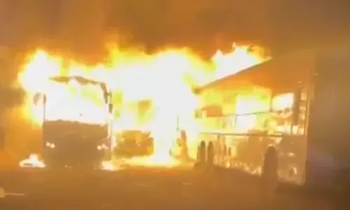 Bhopal ISBT Bus Stand Fire: भोपाल ISBT बस स्टैंड पर लगी भीषण आग, 3 से 4 बसें चपेट में; मौके पर पहुंची फायर ब्रिगेड